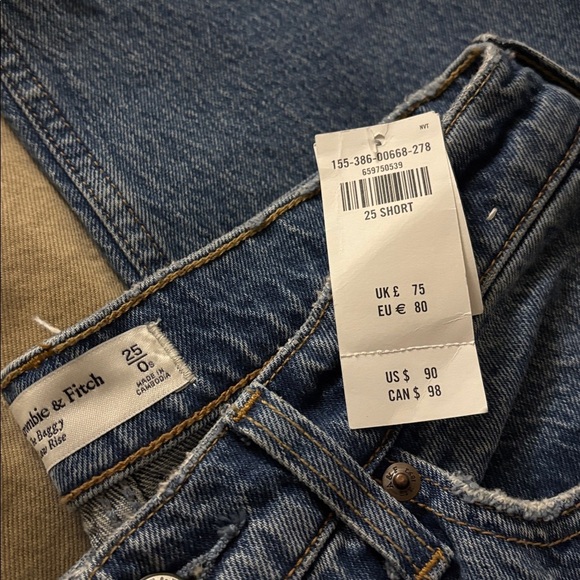 Abercrombie Low Rise Baggy Jeans NWT - Picture 2 of 3
